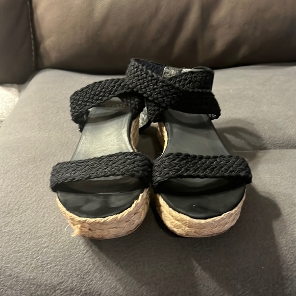 Black strappy sandal wedges - Picture 1 of 4